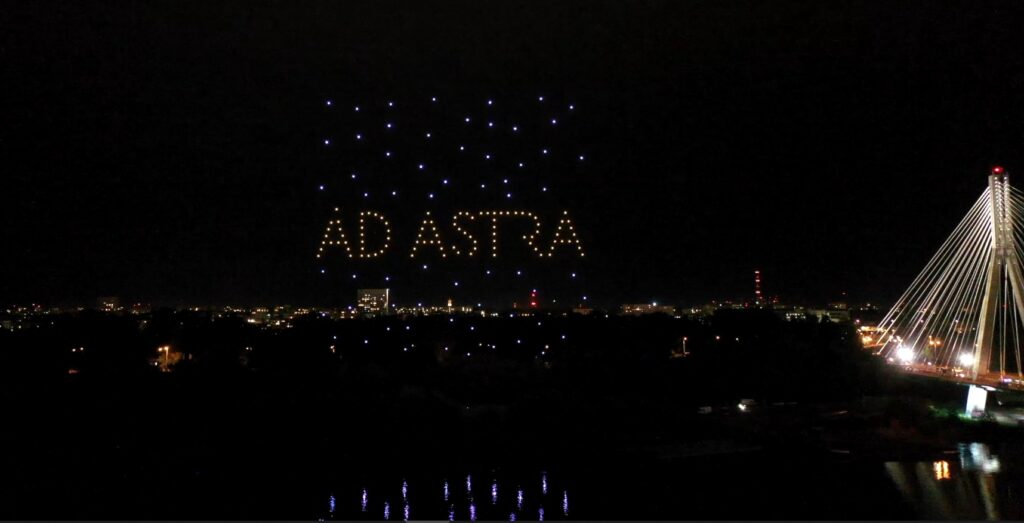 pokaz dronów filmbox warszawa, astranate, drone show