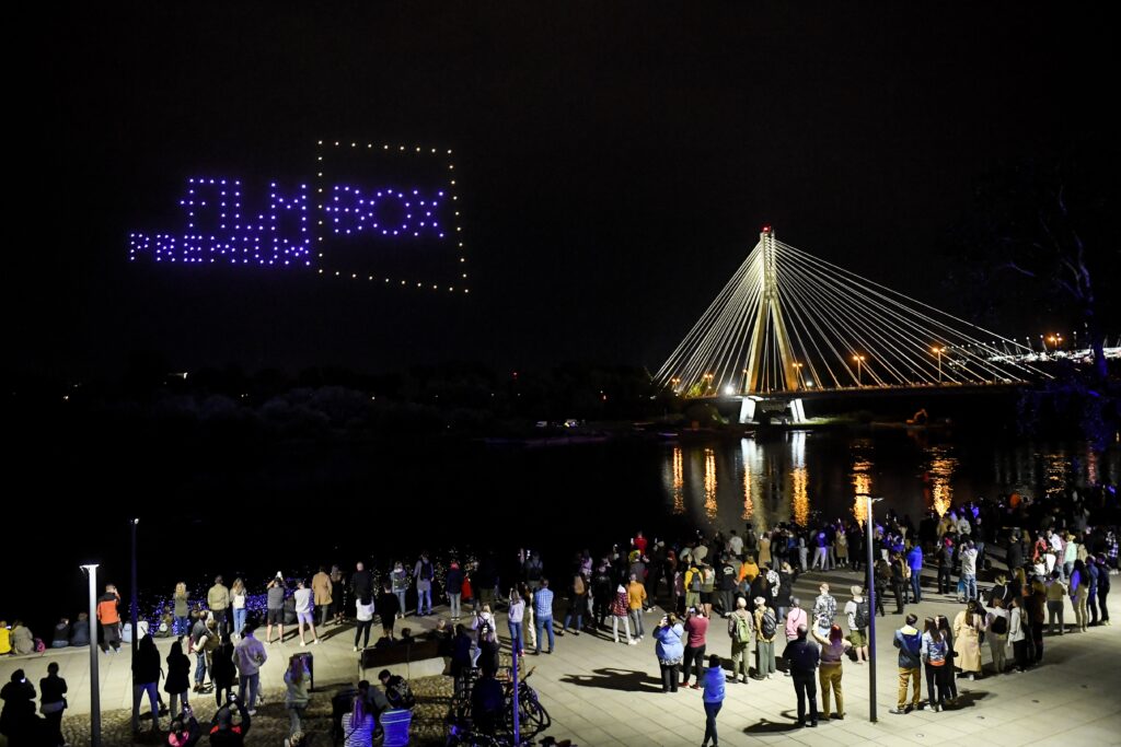 pokaz dronów filmbox warszawa, astranate, drone show