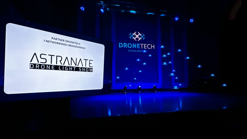 indoorowy pokaz dronów, pokaz wewnątrz pomieszczeń, dronetech, astranate