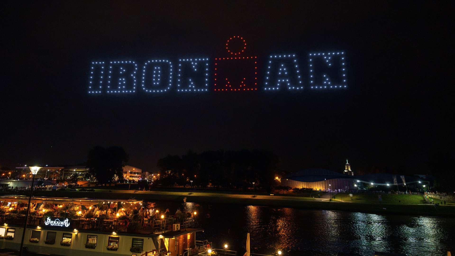 pokaz dronów ironman, ironman drony, ironman drone show, pokaz dronów kraków, drone show, astranate, drony nad wisłą, ironman kraków